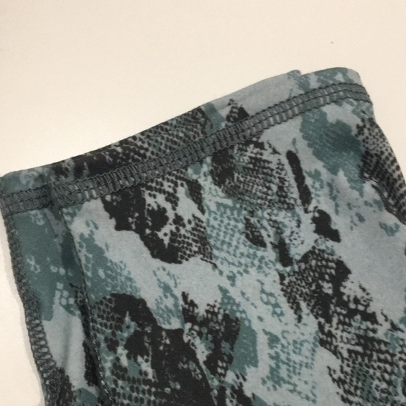 EVCR Snake Print Crop High Waist Leggings Size S - Picture 4 of 8